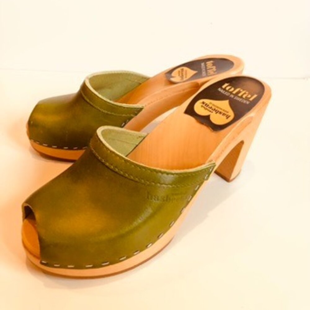 Swedish Hasbeens Sky Tall Sandals, Green leather, size 7